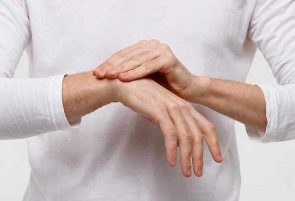 Распространенные причины боли в кисти руки при нагрузке: