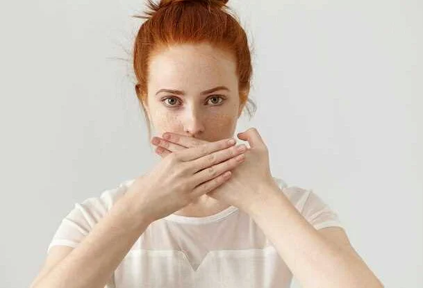 Причины шелушения кожи в области губ