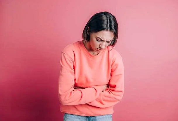 Стрессы и психосоматика: влияние эмоционального состояния на здоровье женщины