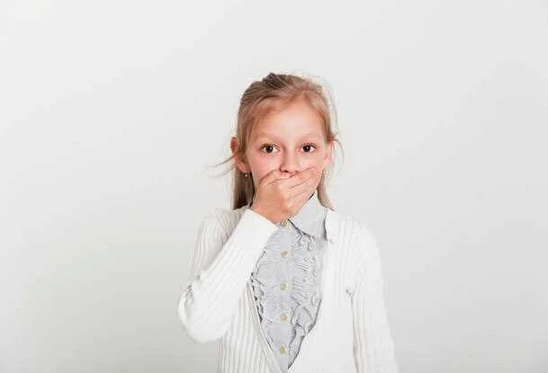 Грибковая инфекция как причина белого налета на языке у ребенка